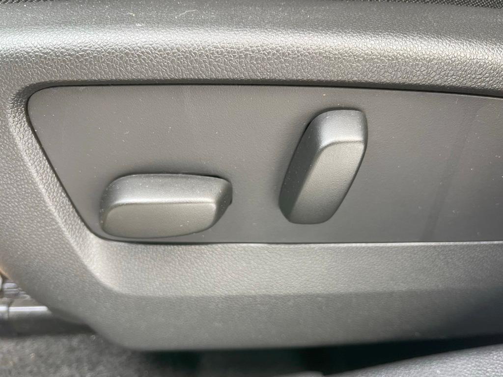 used 2023 Buick Envision car, priced at $27,500