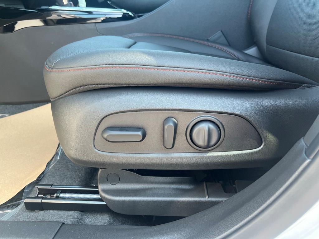 new 2025 Chevrolet Trax car, priced at $26,995