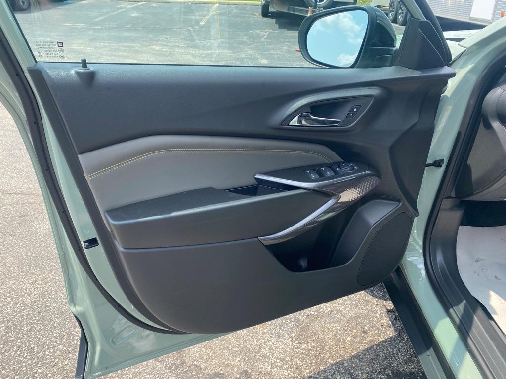 new 2025 Chevrolet Trax car, priced at $27,055