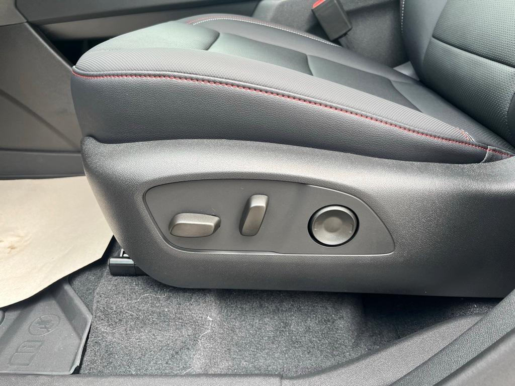 new 2025 Chevrolet Traverse car, priced at $50,455