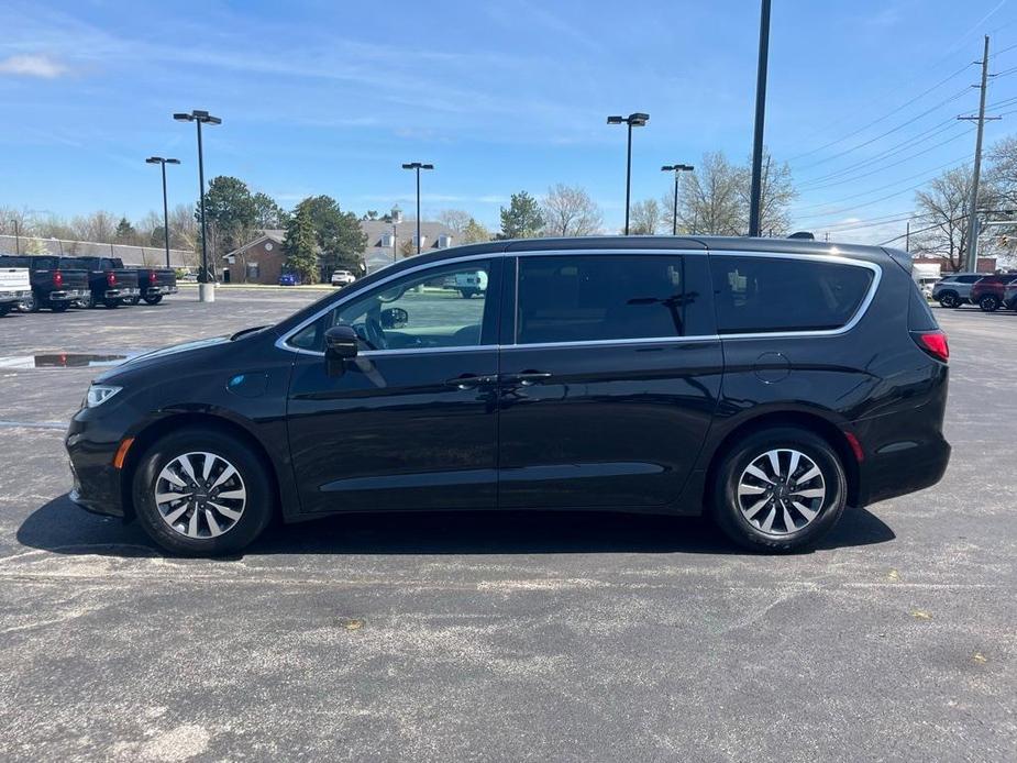 used 2022 Chrysler Pacifica Hybrid car, priced at $31,382