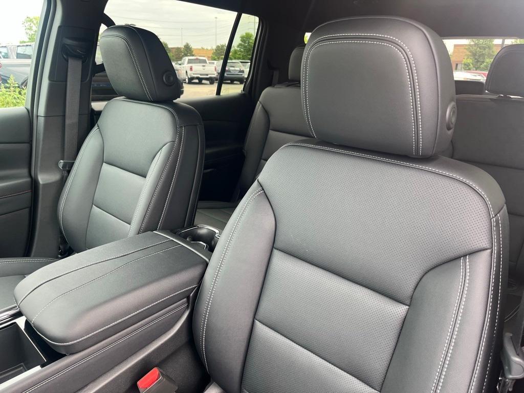 new 2025 Chevrolet Traverse car, priced at $45,560