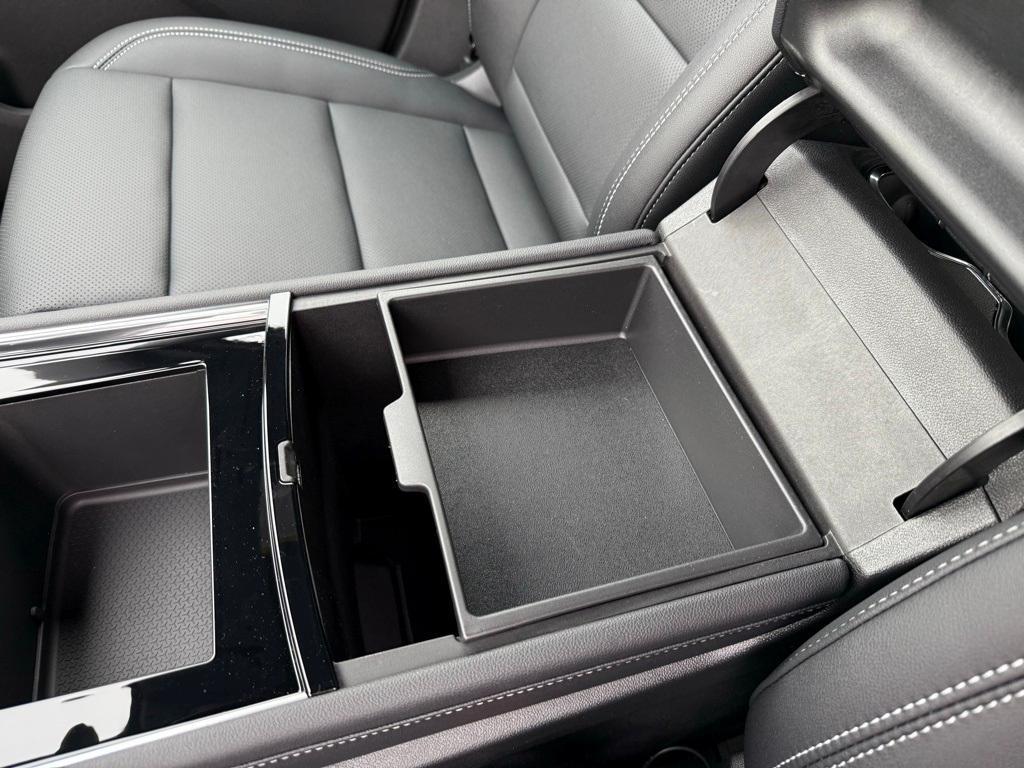 new 2025 Chevrolet Traverse car, priced at $46,355