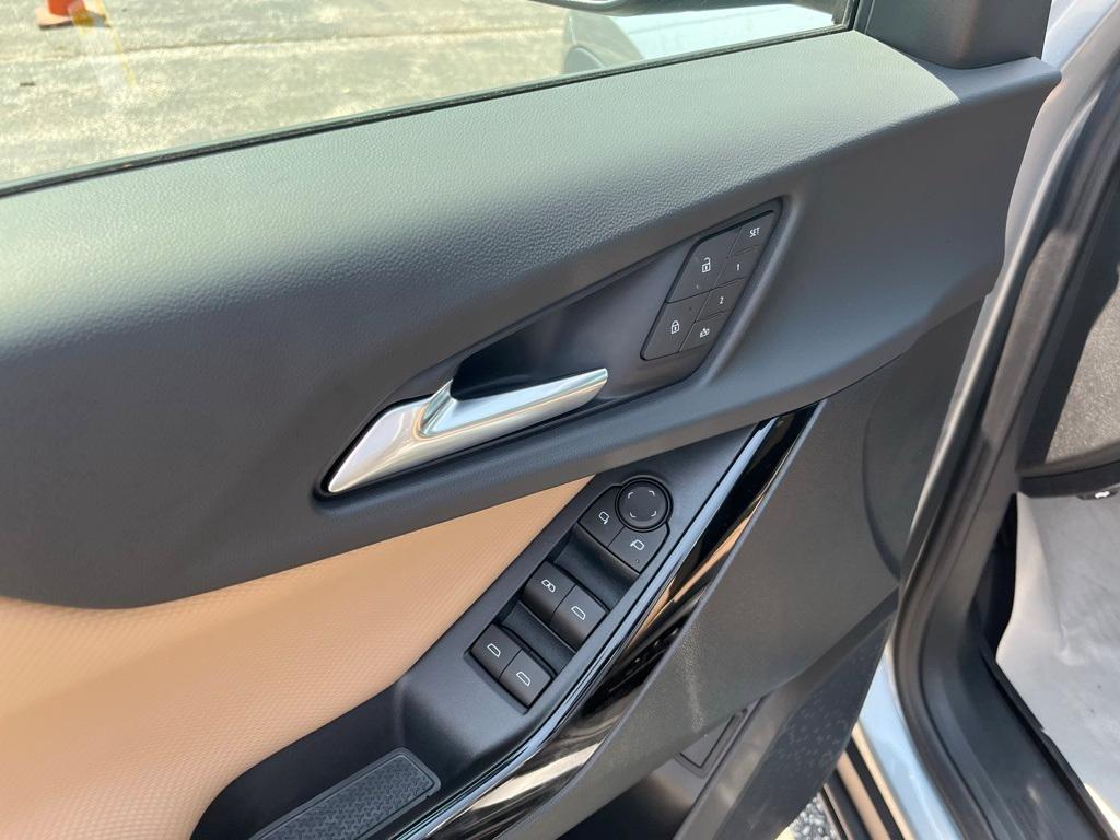 new 2026 Chevrolet Equinox car, priced at $39,430