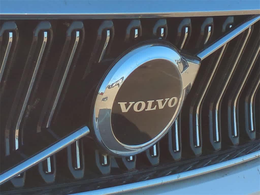 new 2025 Volvo XC40 car, priced at $43,841