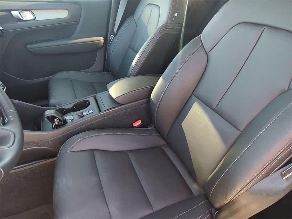 new 2025 Volvo XC40 car, priced at $43,841