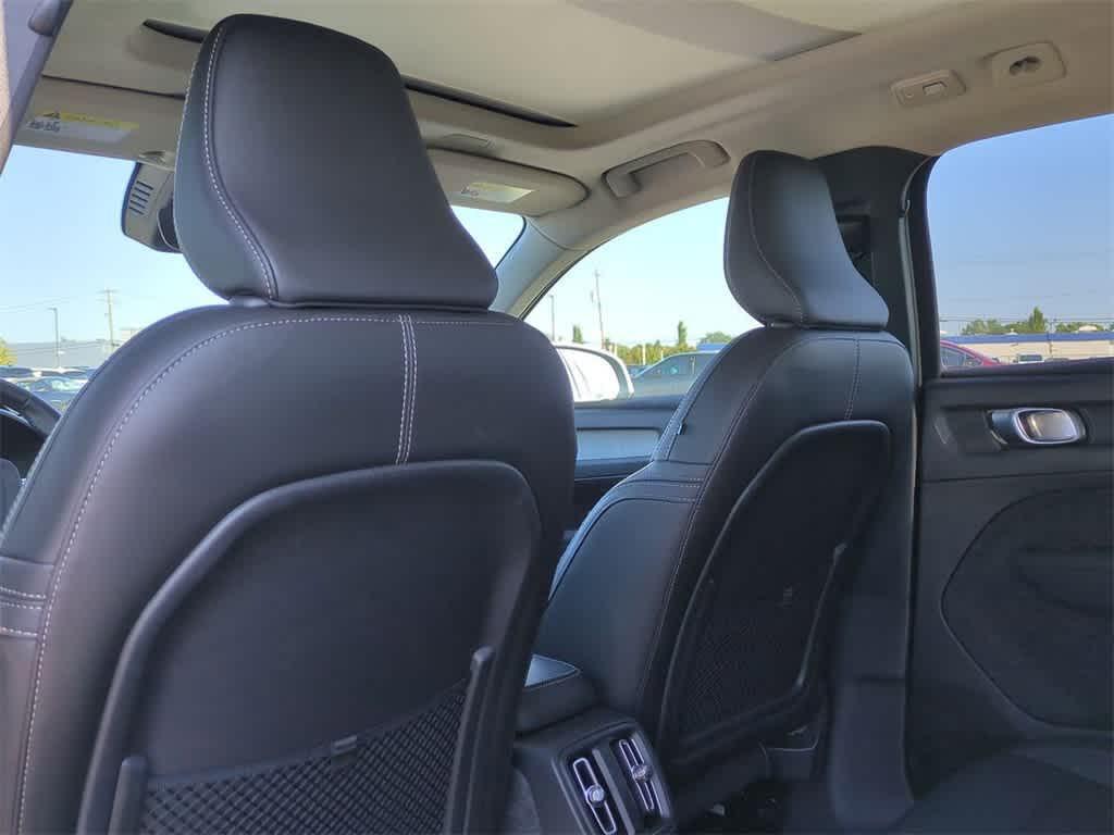 new 2025 Volvo XC40 car, priced at $43,841