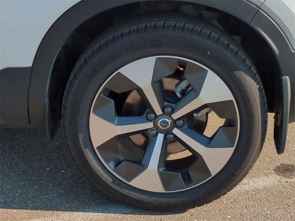 new 2025 Volvo XC40 car, priced at $43,841
