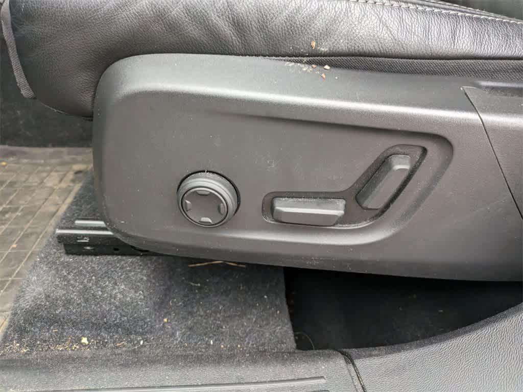 used 2023 Volvo XC40 car, priced at $30,977