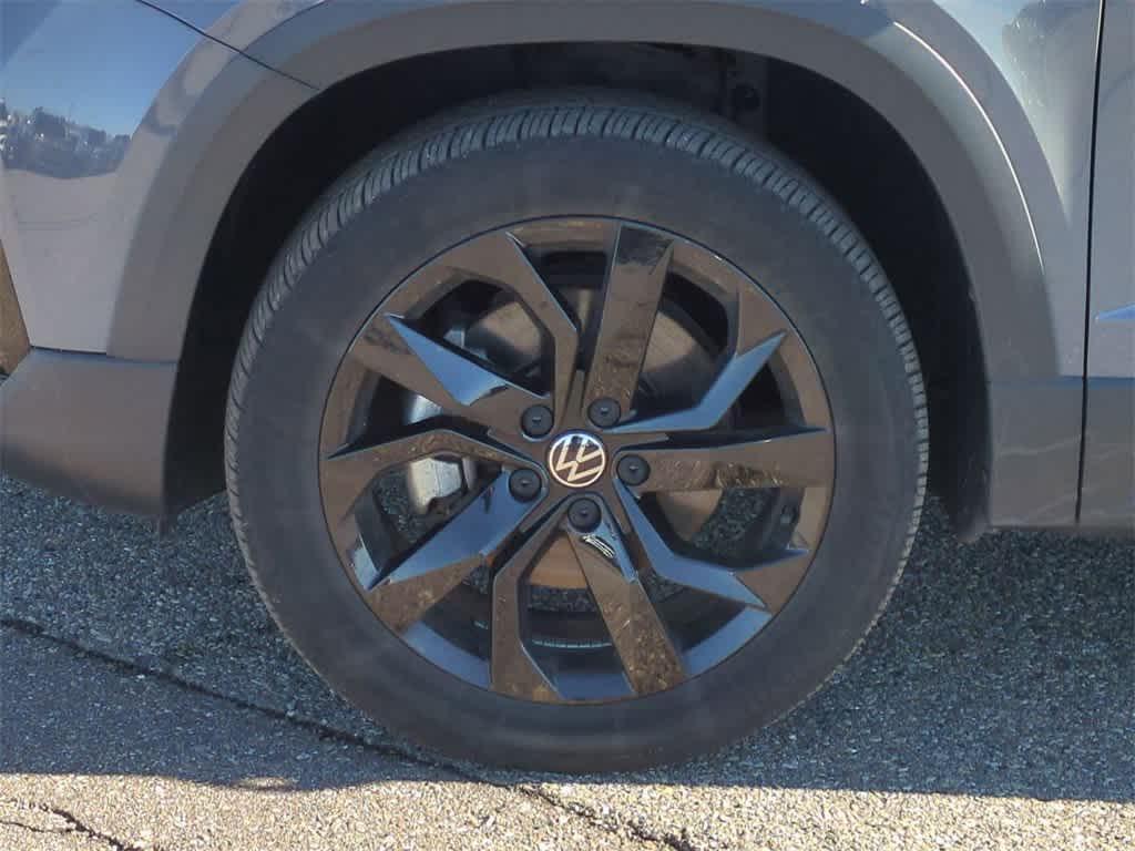 used 2023 Volkswagen Taos car
