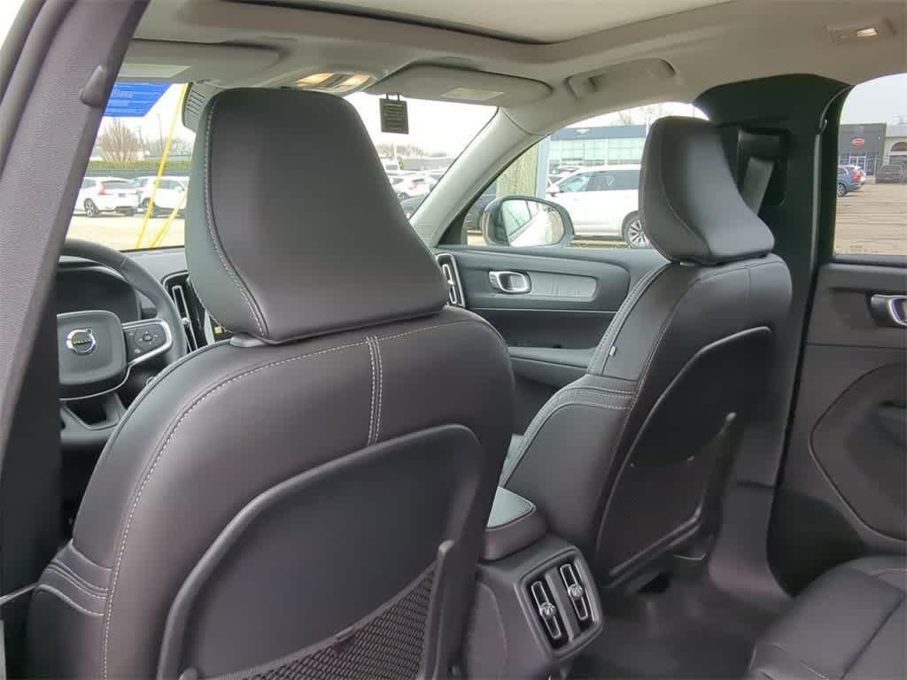 new 2025 Volvo XC40 car, priced at $48,335