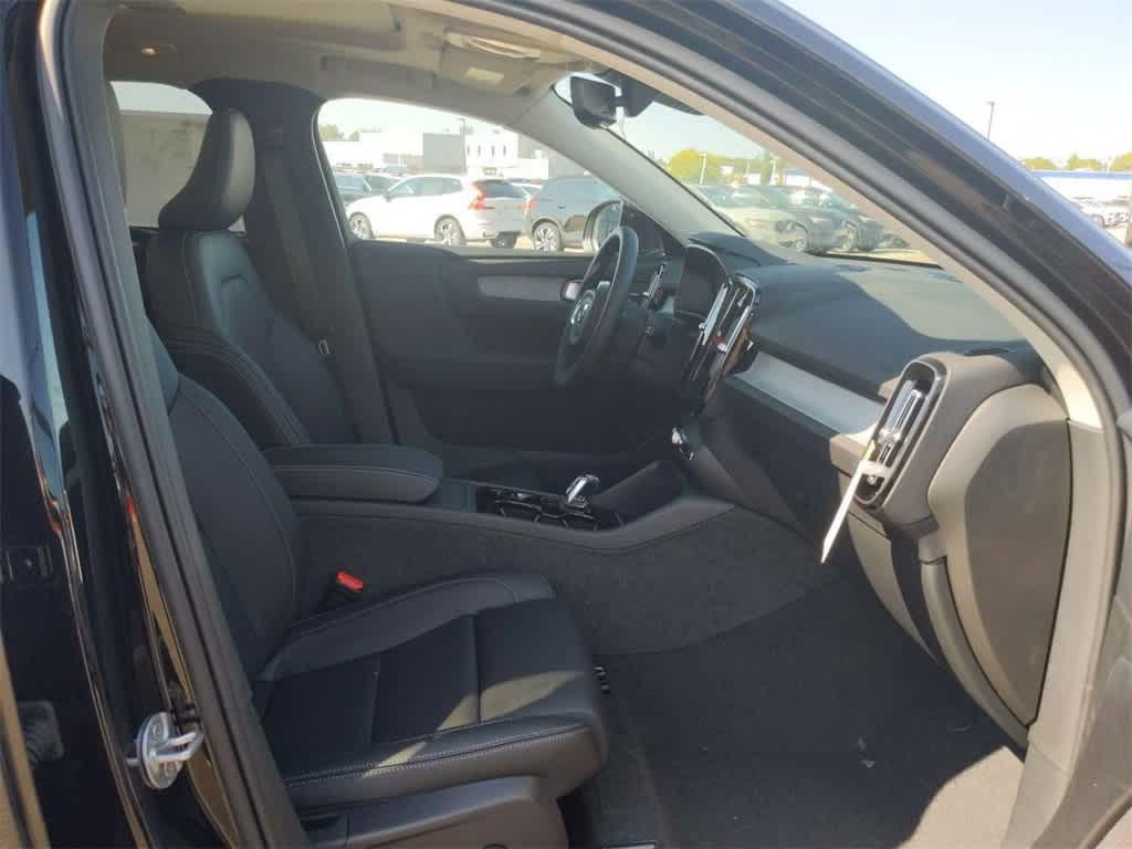 new 2025 Volvo XC40 car, priced at $49,259