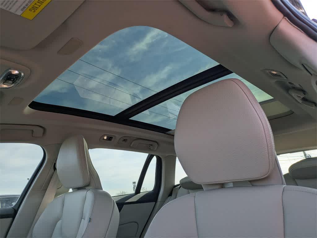 used 2020 Volvo V60 car, priced at $19,777