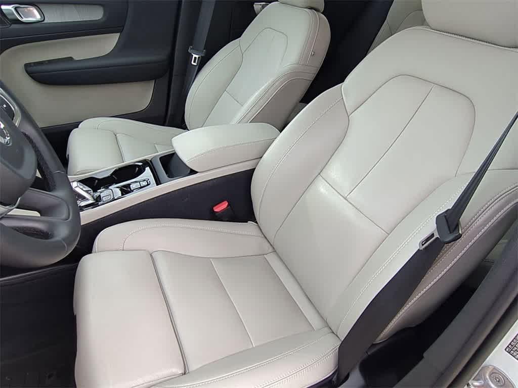used 2024 Volvo XC40 car, priced at $33,324