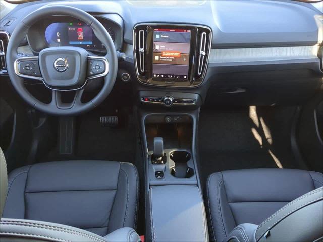 new 2025 Volvo XC40 car, priced at $46,035