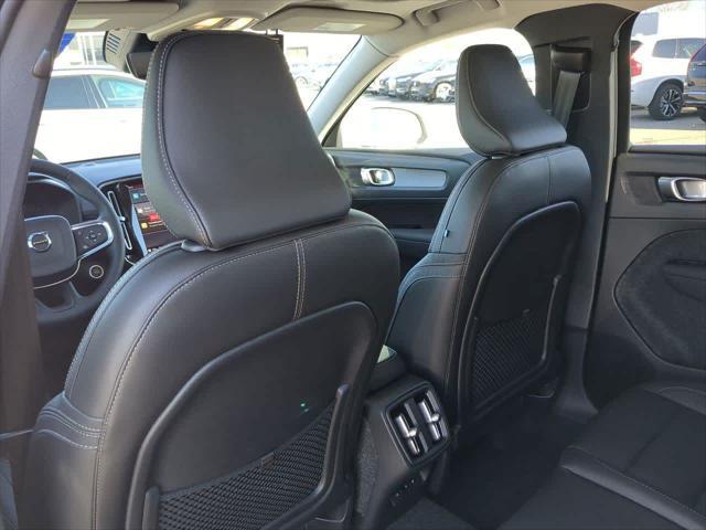 new 2025 Volvo XC40 car, priced at $46,035