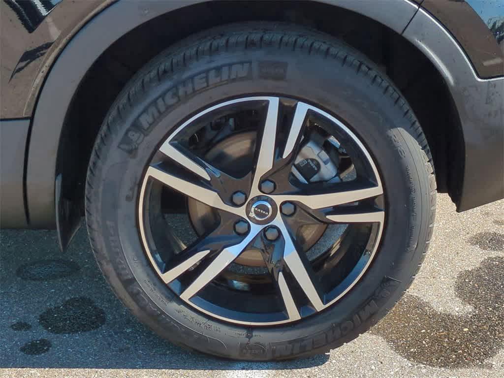 used 2025 Volvo XC40 car, priced at $31,977