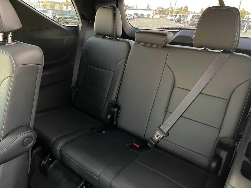 used 2025 Chevrolet Traverse car, priced at $35,977