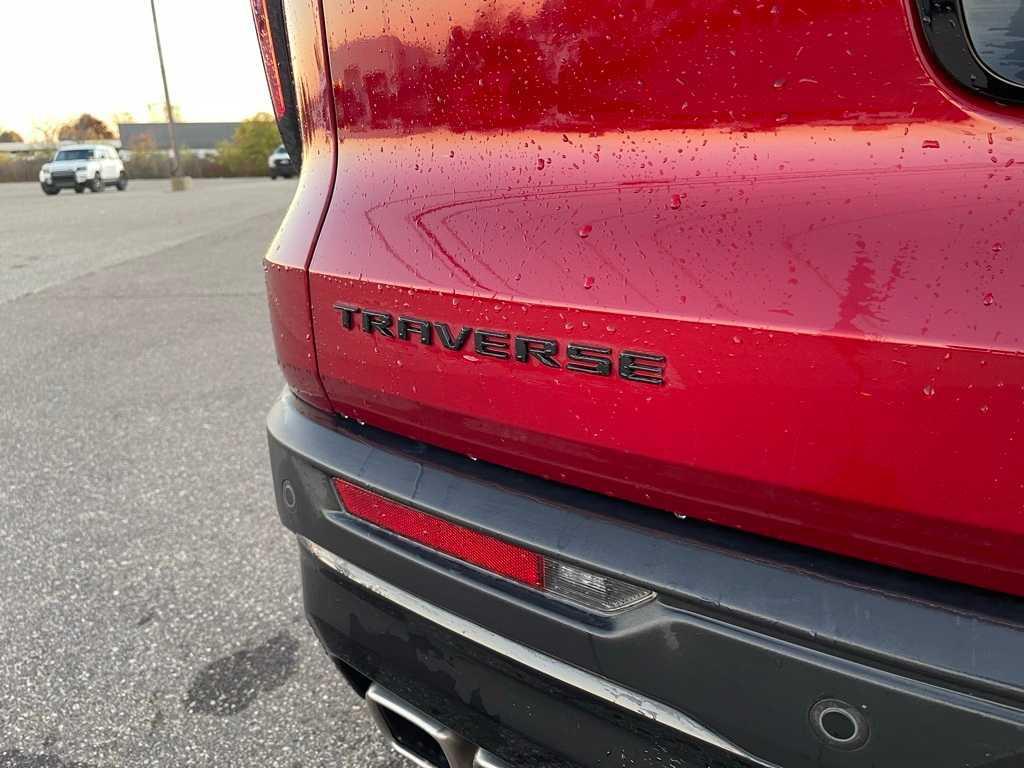 used 2025 Chevrolet Traverse car, priced at $35,977