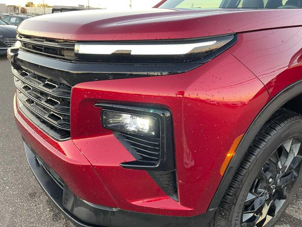 used 2025 Chevrolet Traverse car, priced at $35,977