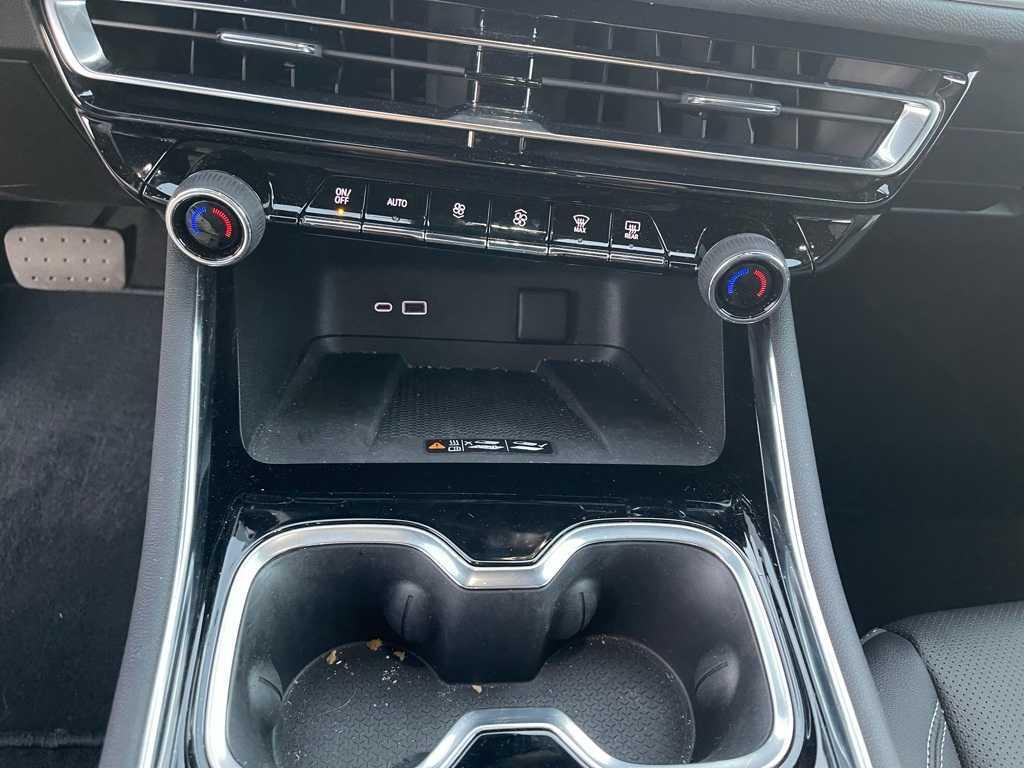 used 2025 Chevrolet Traverse car, priced at $35,977