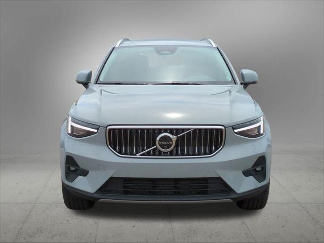new 2025 Volvo XC40 car, priced at $48,900