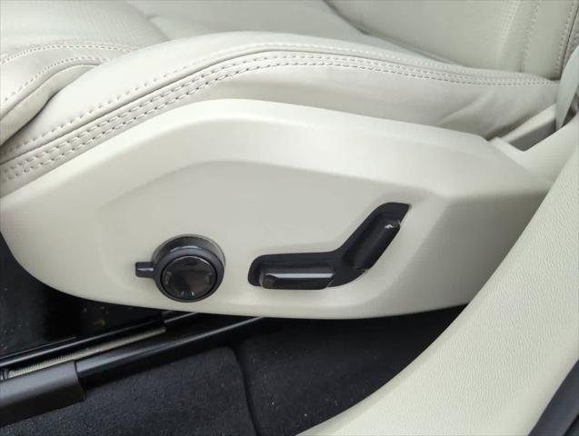 new 2025 Volvo XC60 car, priced at $58,300