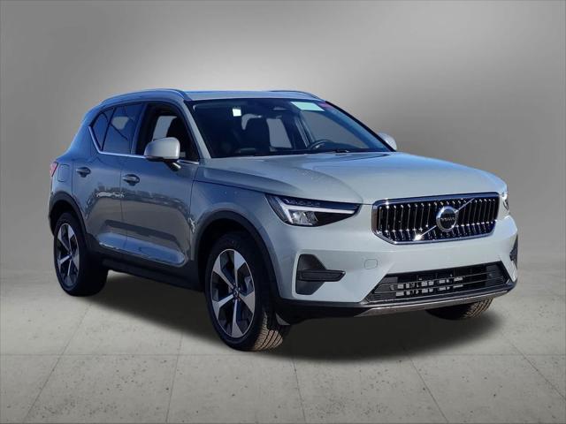 new 2025 Volvo XC40 car, priced at $46,015