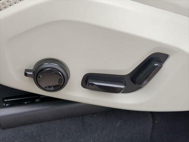 new 2025 Volvo XC90 car, priced at $69,931