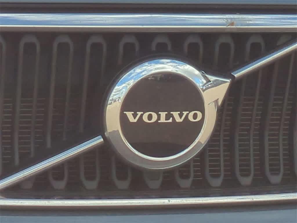 used 2023 Volvo XC40 car