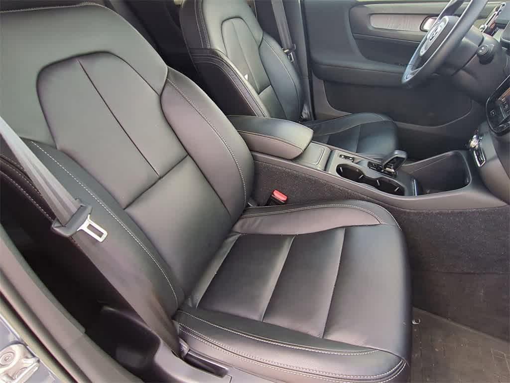 used 2023 Volvo XC40 car