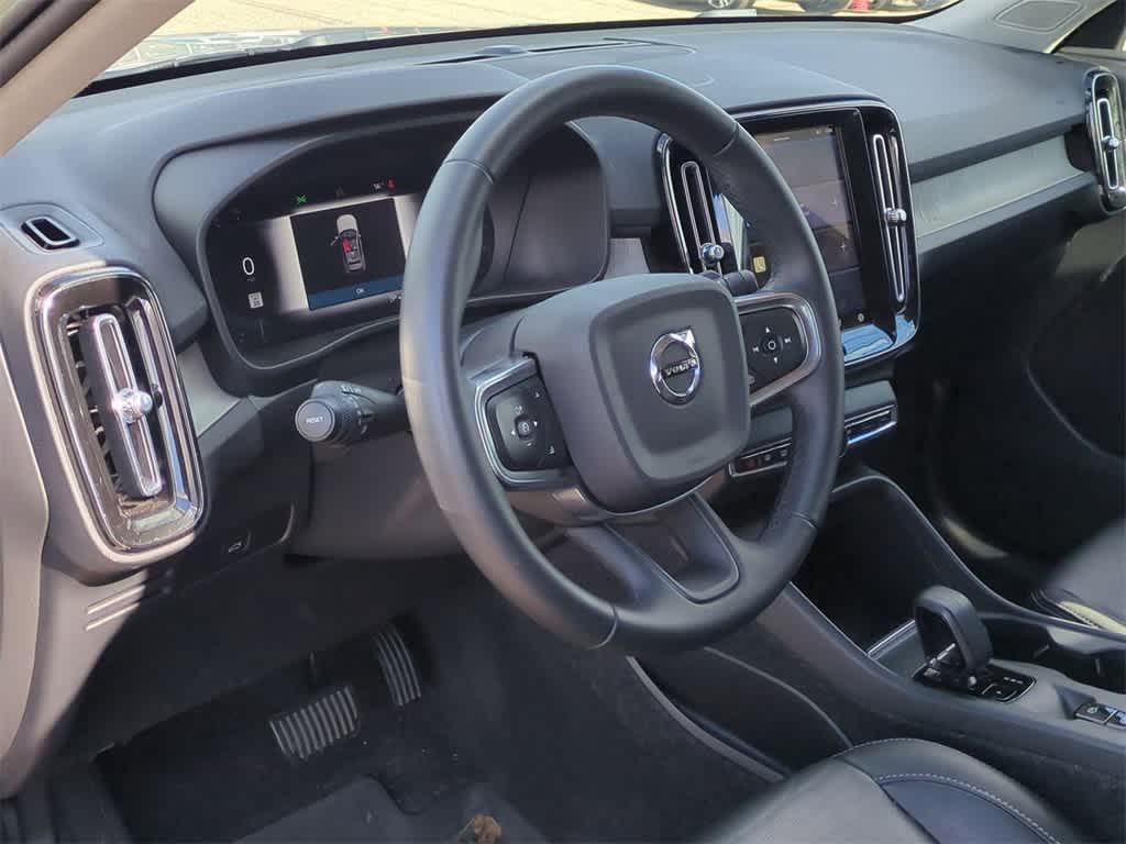 used 2023 Volvo XC40 car