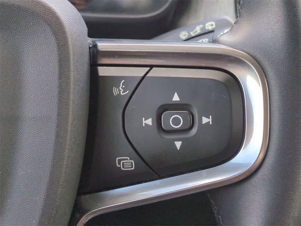 used 2023 Volvo XC40 car