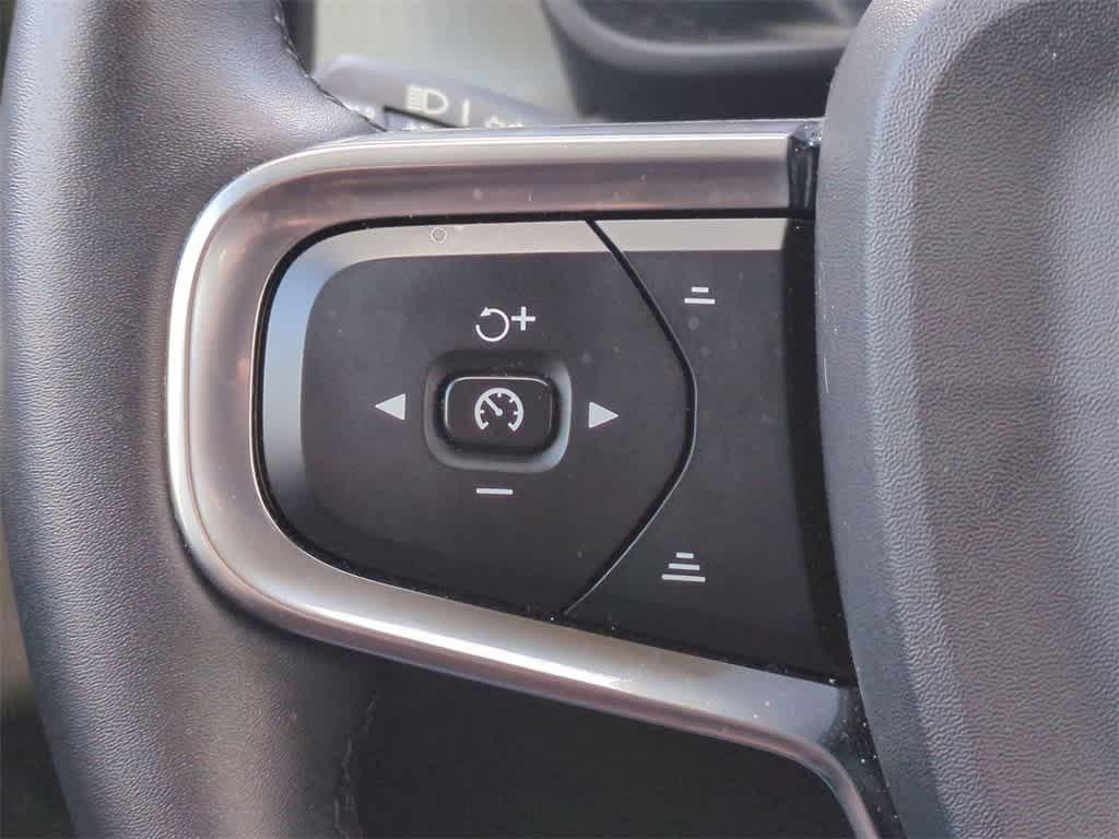 used 2023 Volvo XC40 car
