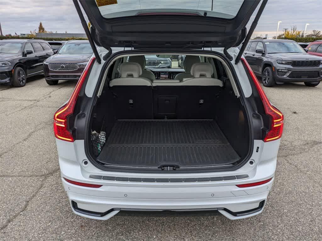 used 2024 Volvo XC60 Recharge Plug-In Hybrid car, priced at $41,077