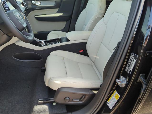 new 2025 Volvo XC40 car, priced at $52,235