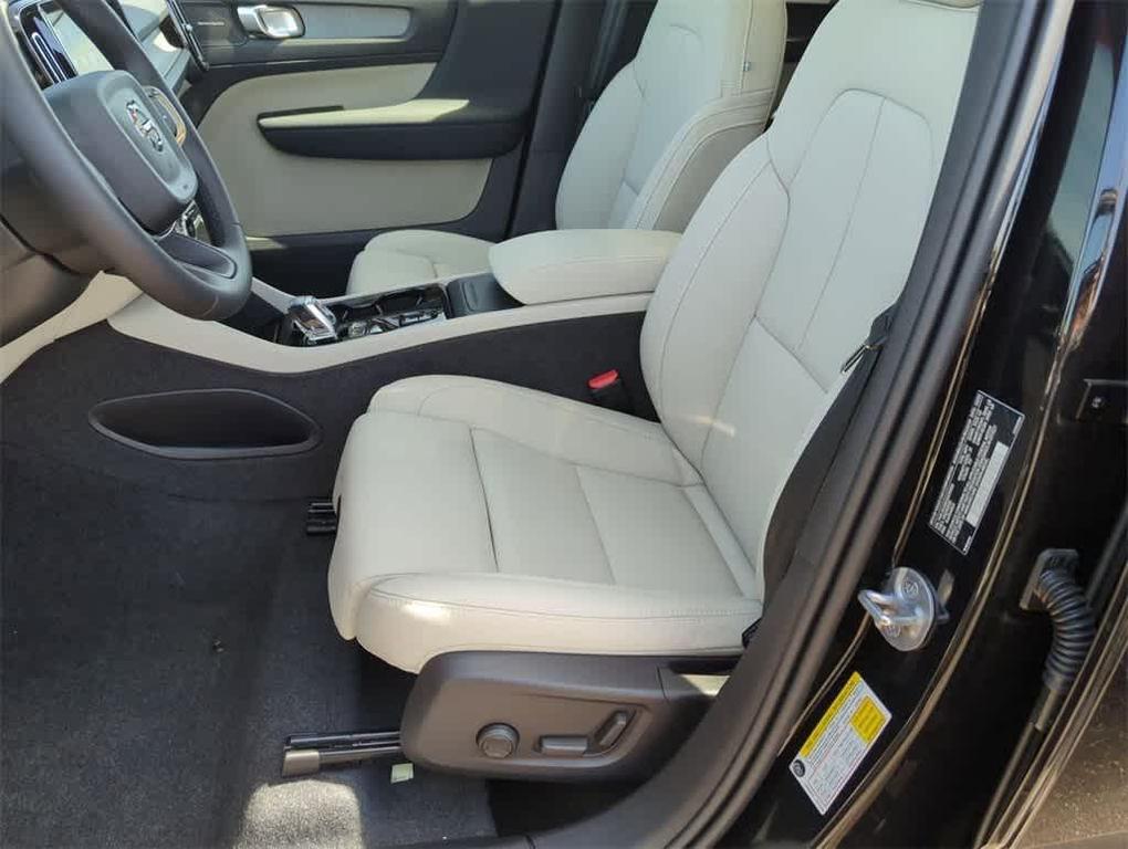 new 2025 Volvo XC40 car, priced at $52,235