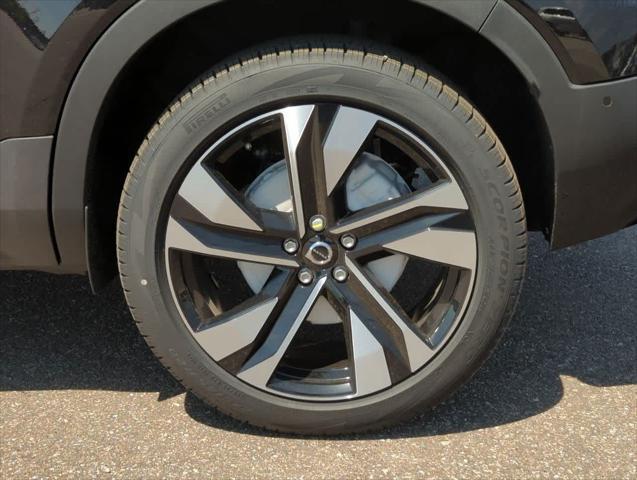 new 2025 Volvo XC40 car, priced at $52,235