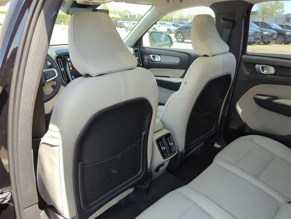 new 2025 Volvo XC40 car, priced at $52,235