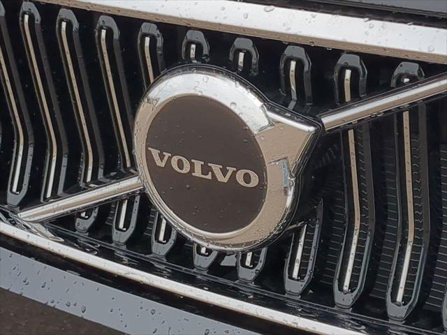 new 2025 Volvo XC40 car, priced at $46,035