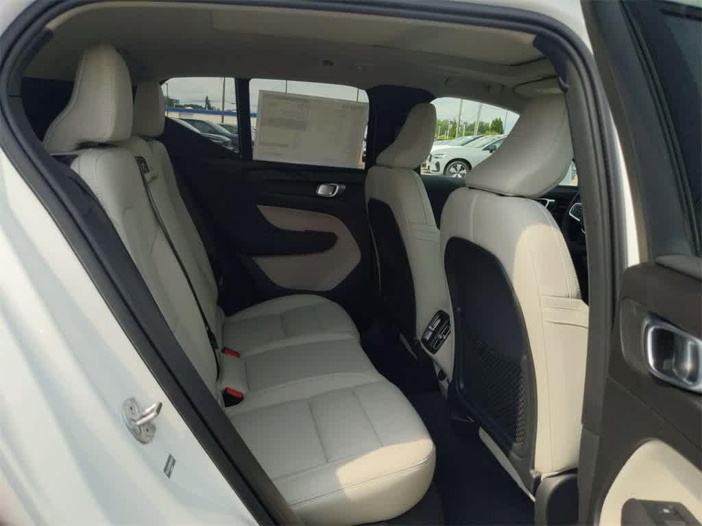 new 2025 Volvo XC40 car, priced at $50,900