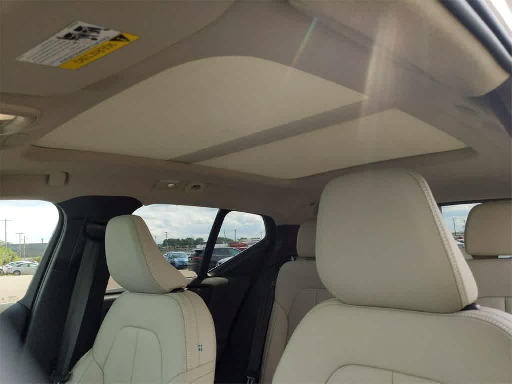 new 2025 Volvo XC40 car, priced at $50,900