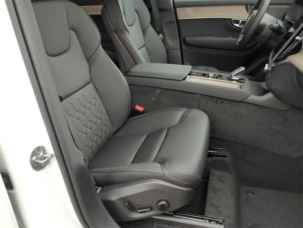 new 2025 Volvo XC90 Plug-In Hybrid car, priced at $78,805