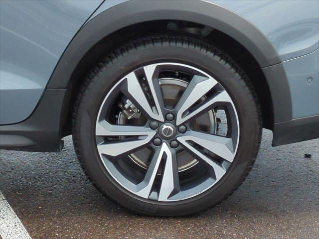 used 2023 Volvo V60 Cross Country car, priced at $38,527