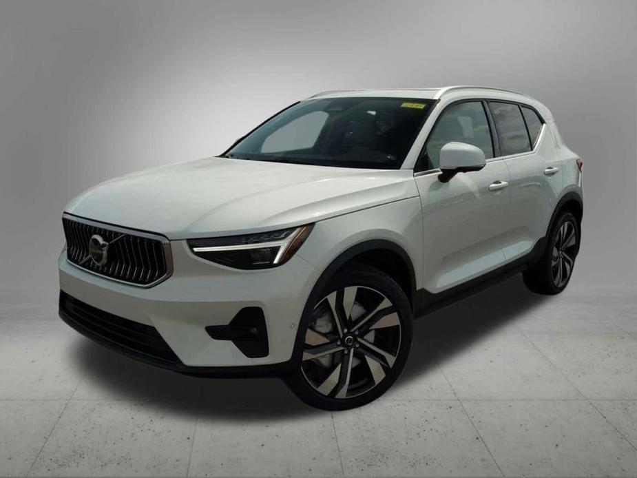 new 2025 Volvo XC40 car, priced at $52,440