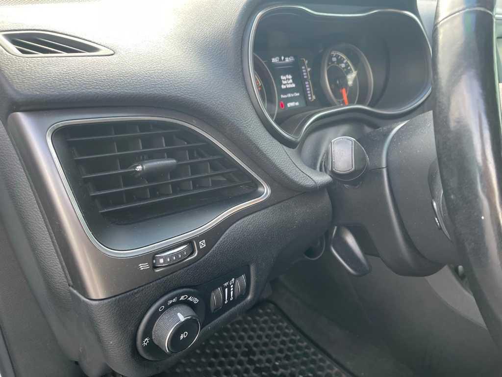 used 2020 Jeep Cherokee car, priced at $17,201