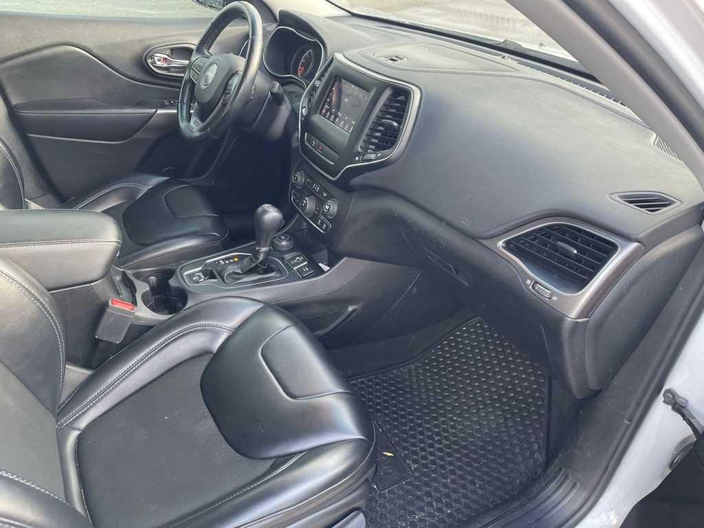 used 2020 Jeep Cherokee car, priced at $17,201