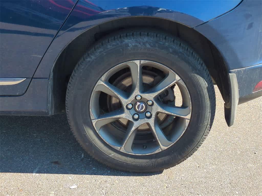 used 2015 Volvo XC60 car, priced at $14,703