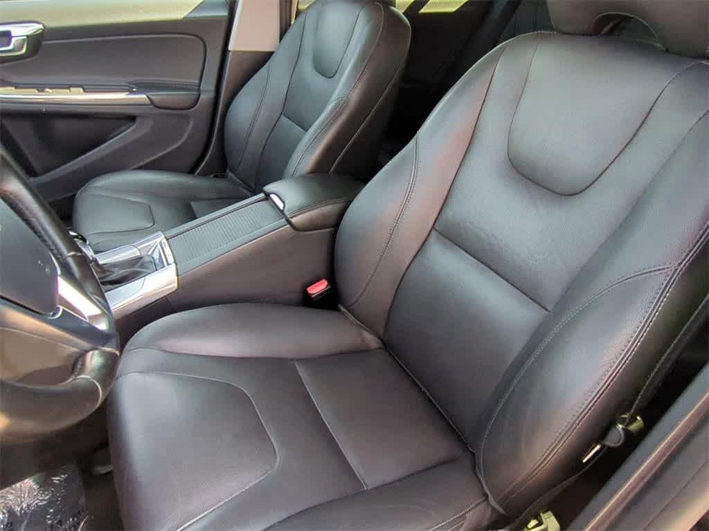 used 2018 Volvo V60 Cross Country car, priced at $18,777