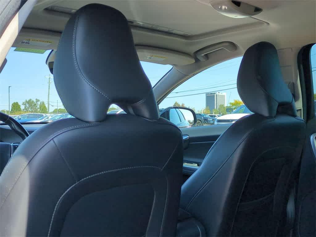 used 2018 Volvo V60 Cross Country car, priced at $18,777